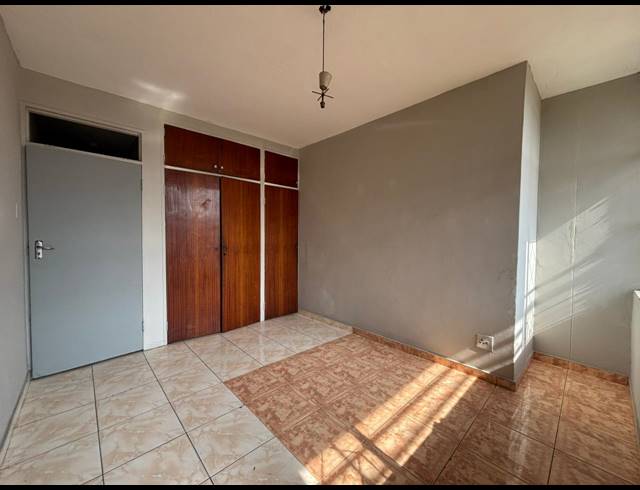 3 BEDROOM FLAT FOR SALE IN VEREENIGING CENTRAL